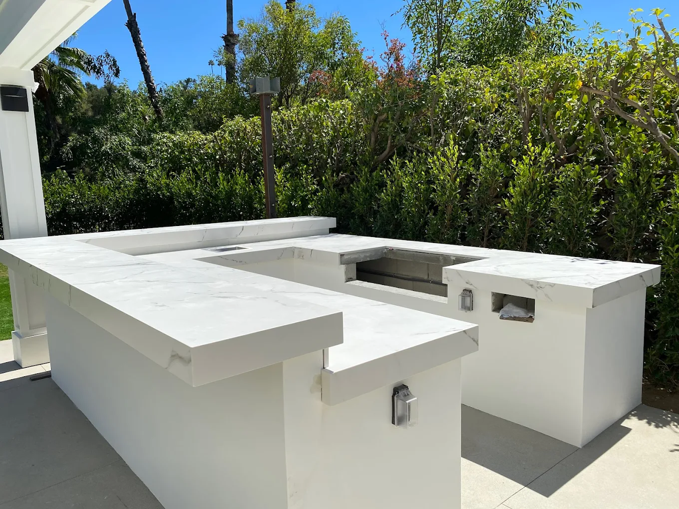 Granite outdoor kitchen countertop