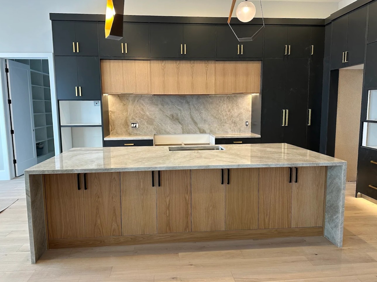 Quartzite kitchen countertop